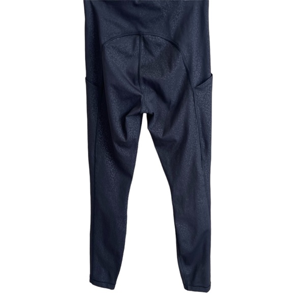 Athleta Ultimate Stash Pocket Embossed XS EUC - Picture 3 of 9